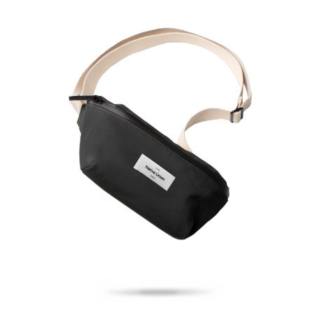 Native Union W.F.A Crossbody Pouch - nerka z kieszenią na AirTag, 1,5 L (black)