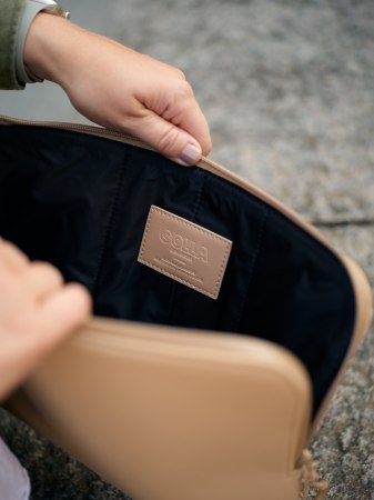 Golla Sleeve Metro - neoprenowe etui ochronne do urządzeń 15" (coffee)