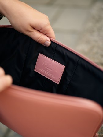 Golla Sleeve Metro - neoprenowe etui ochronne do urządzeń 15" (dirty pink)