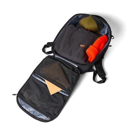 UAG Premium Tech - plecak 24L z kieszenią na laptop 16" (black)