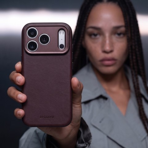 Decoded Leather Backcover - skórzane etui do iPhone 18 Pro / 17 Pro kompatybilne z MagSafe (chocolat brown)