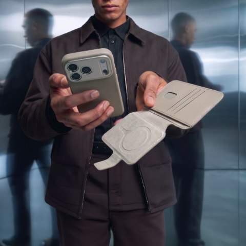 Decoded Leather Detachable Wallet - skórzane etui do iPhone 18 Pro / 17 Pro kompatybilne z MagSafe (taupe)