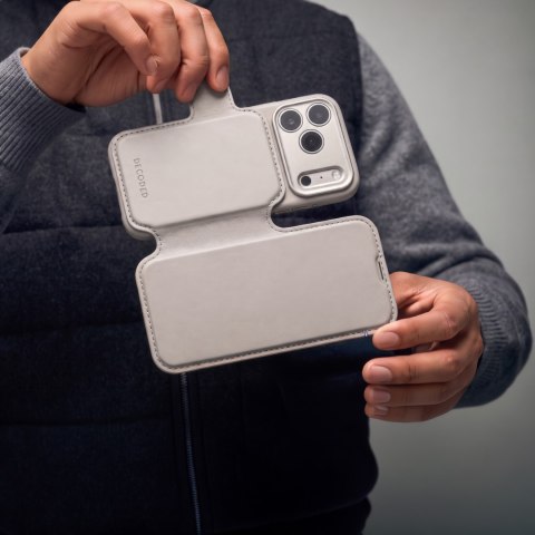 Decoded Leather Detachable Wallet - skórzane etui do iPhone 18 Pro / 17 Pro kompatybilne z MagSafe (taupe)